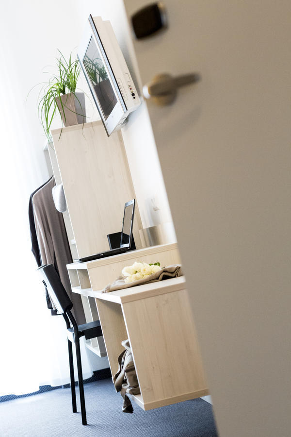 Topmotel Oberegging Værelse billede